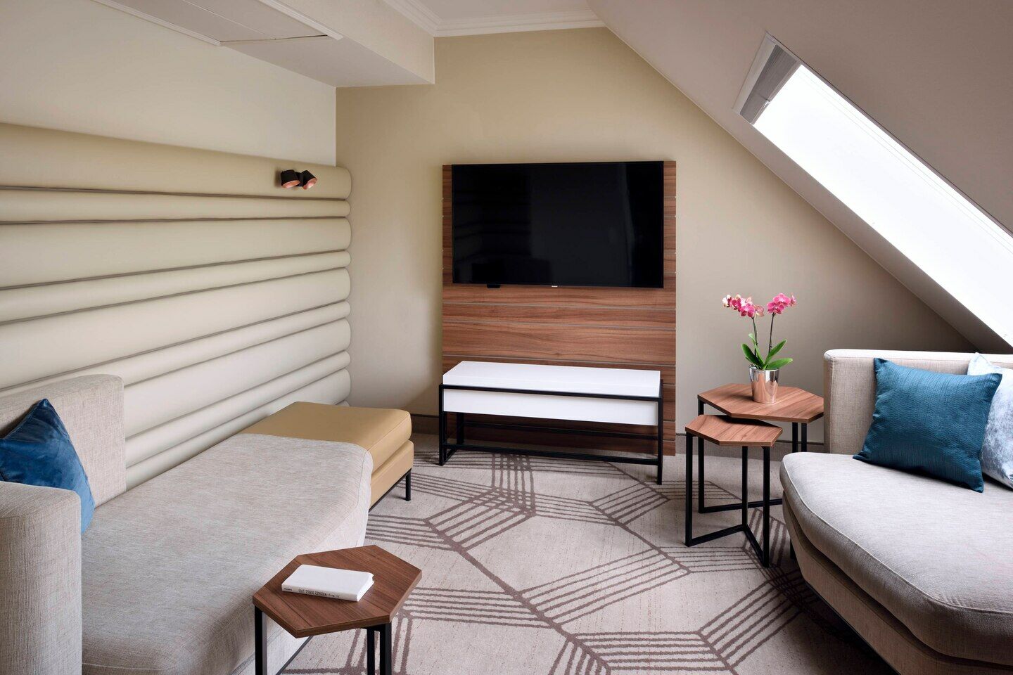 Prague Marriott Hotel Room photo A suite at the hotel
